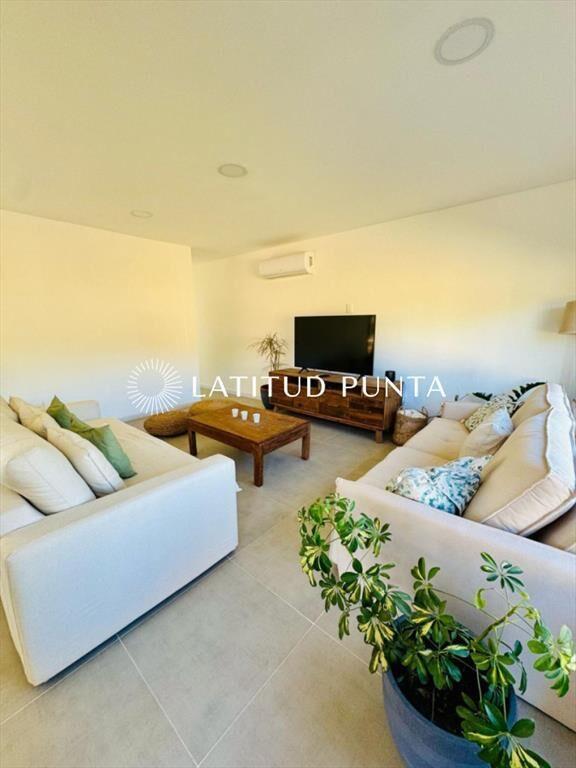 Moderna casa de 3 dormitorios en Balneario Buenos