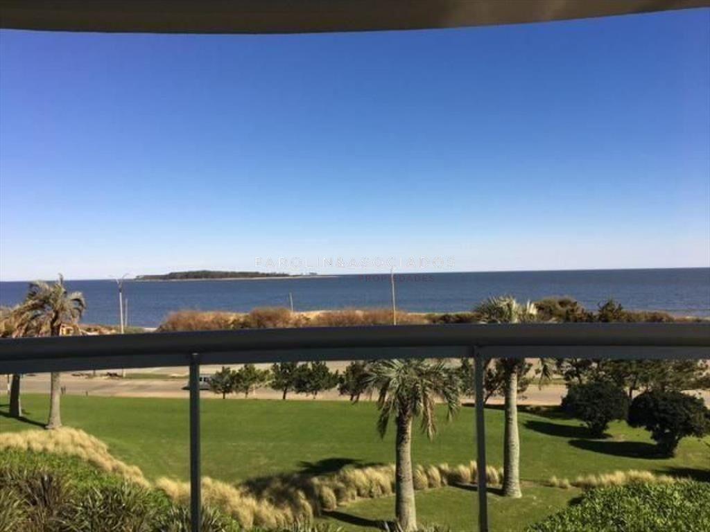 Apartamento en venta de 3 dormitorios en torre