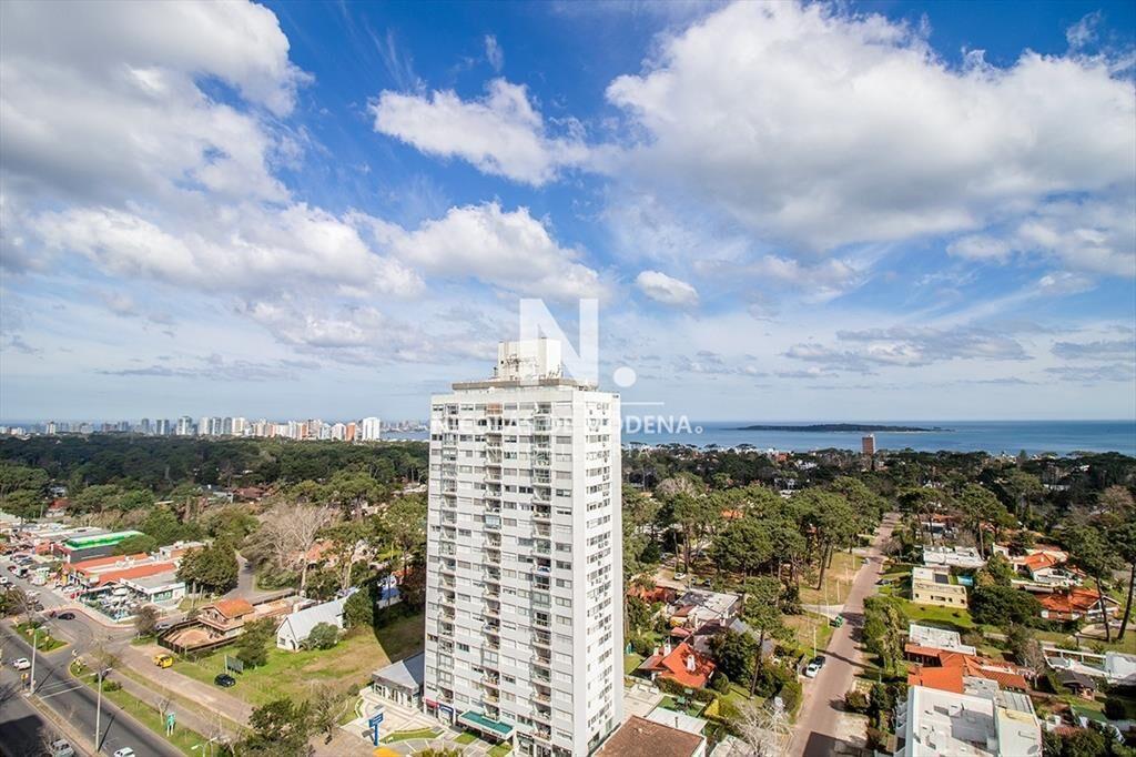 En venta apartamento de 3 dormitorios con vista