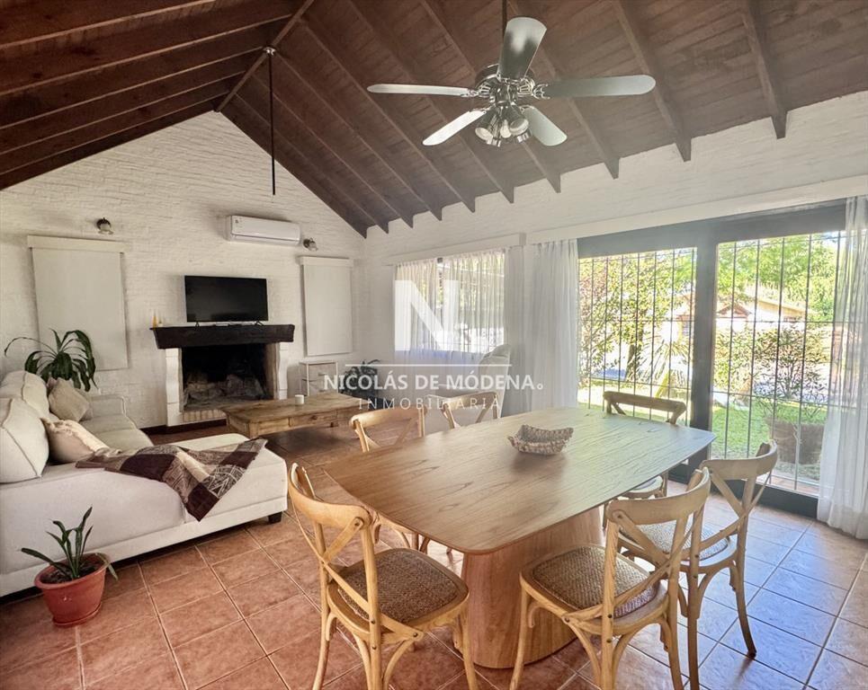 Alquila casa en Punta del Este de 4 dormitorios, excelente