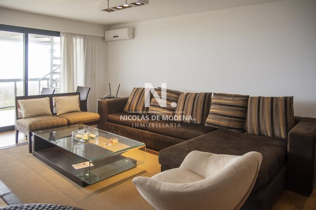 Penthouse en venta muy cómodo e iluminado. 4 +