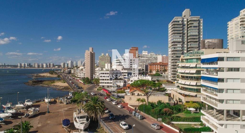 Departamento en venta de 6 dormitorios frente al