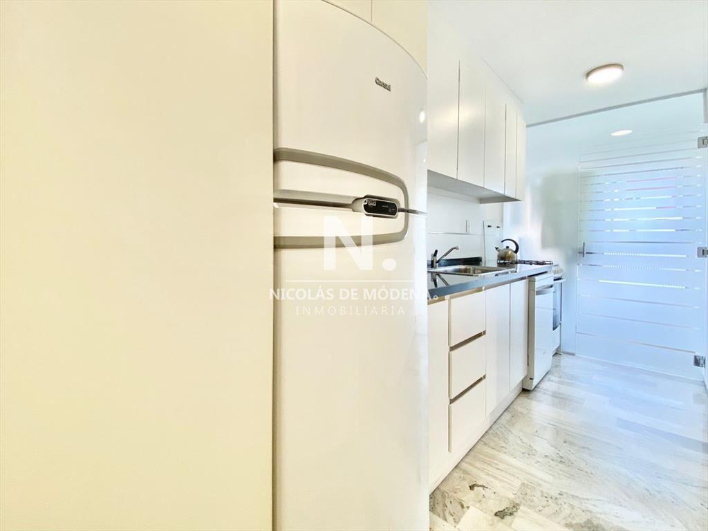 Apartamento de tres dormitorios en venta, Punta del Este