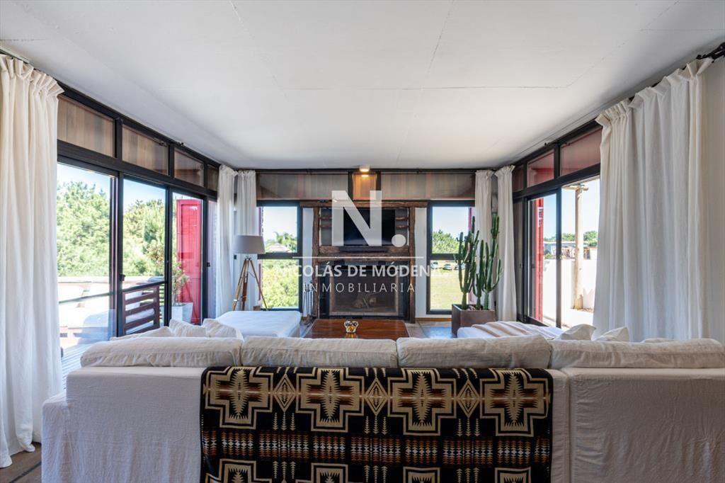 Vende casa en Jose Ignacio, de 4 dormitorios.