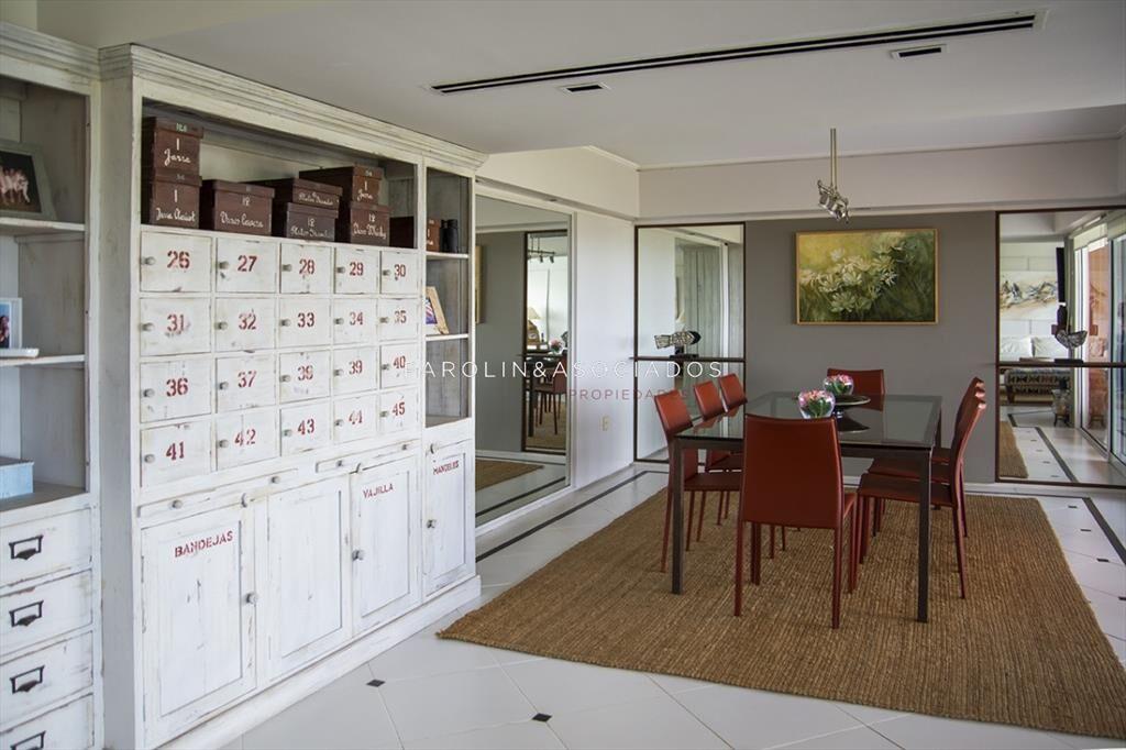 Hermoso apartamento en venta de 4 dormitorios en