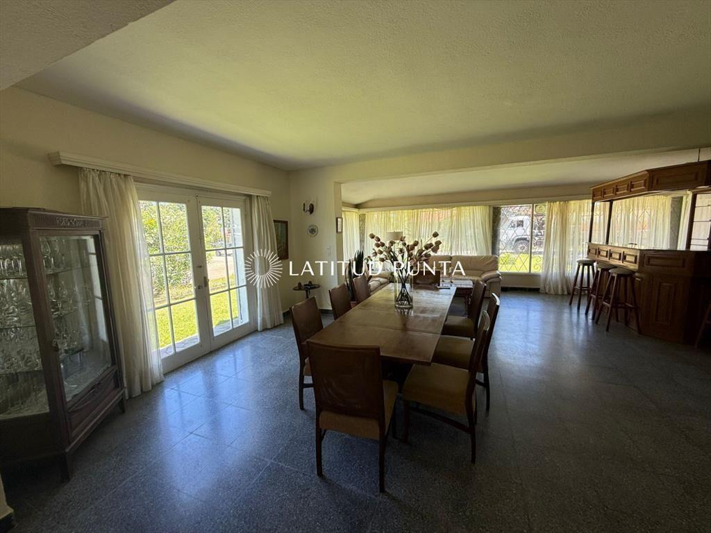 Casa a una cuadra del mar en venta