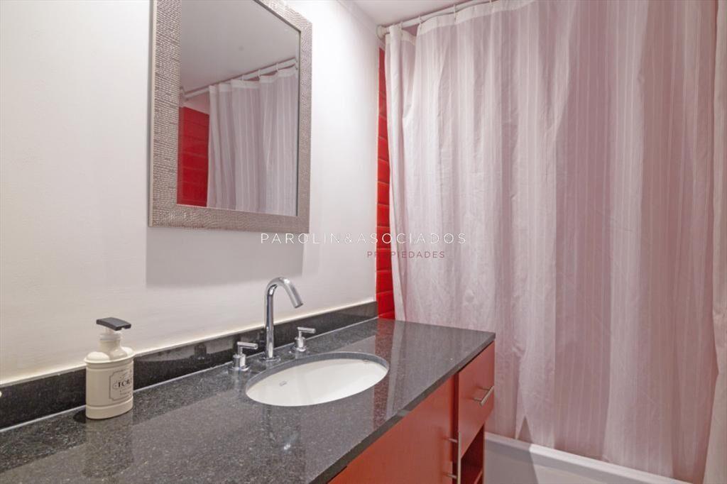 Apartamento en Venta de 3 dormitorios y servicio , Punta de