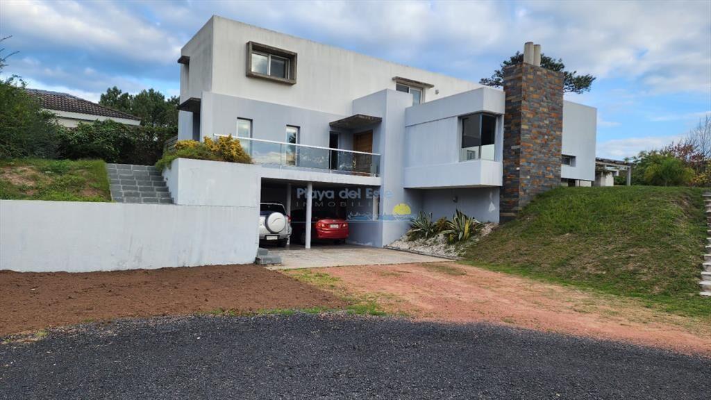 VENTA CASA 4 DORMITORIOS EN BARRIO PRIVADO LA DEL
