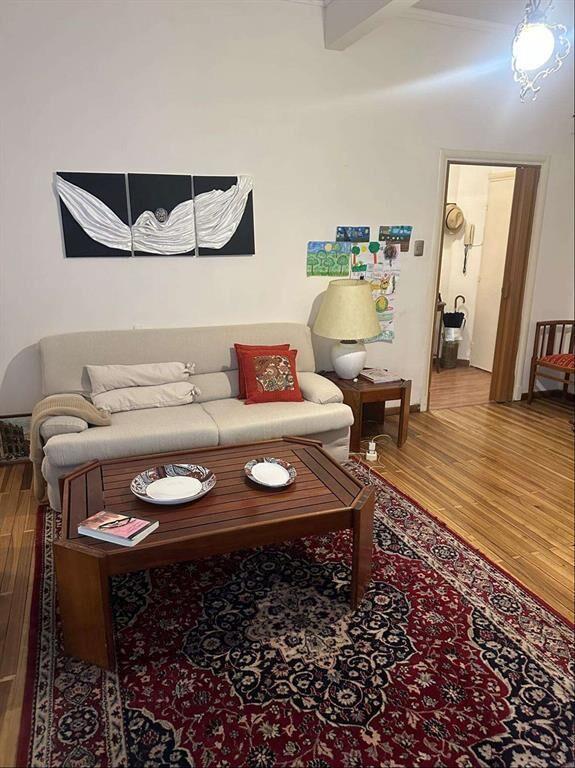 Muy buen apartamento de tres dorm y servicio completo en C
