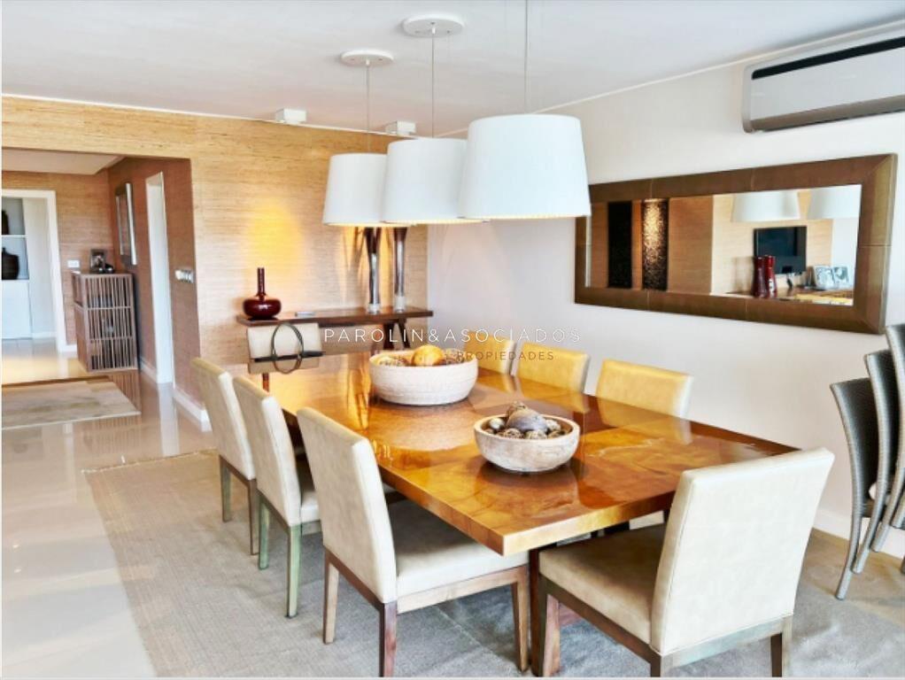 Apartamento en venta de 3 dormitorios + en Punta