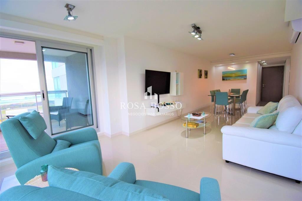 Excelente apartamento ubicado sobre la Brava!