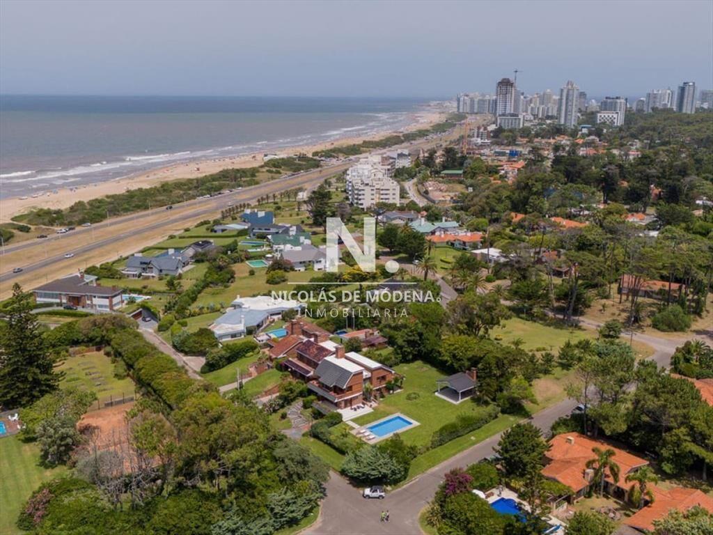 En venta casa de 4 dormitorios, impecable en San