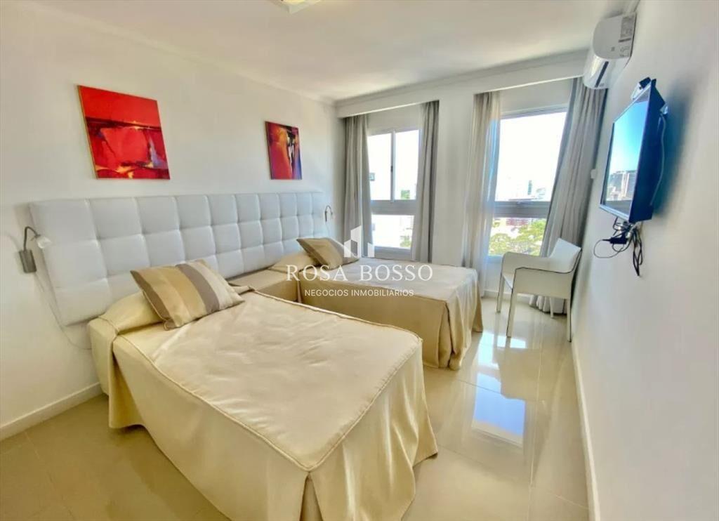 Apartamento Venta 3 dormitorios y dependencia del