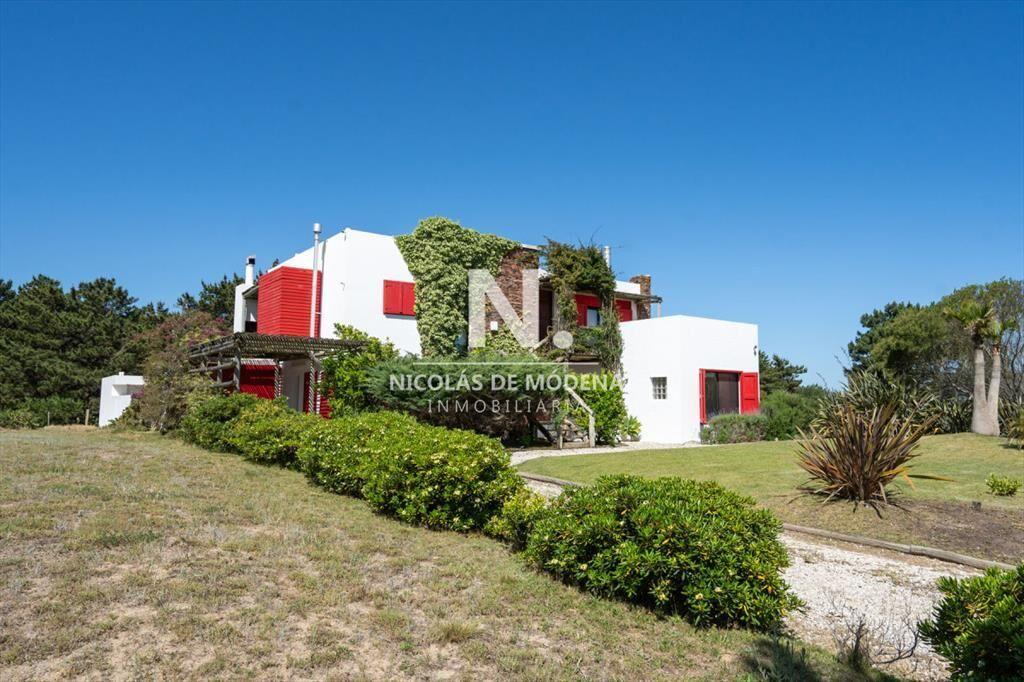 Vende casa en Jose Ignacio, de 4 dormitorios.