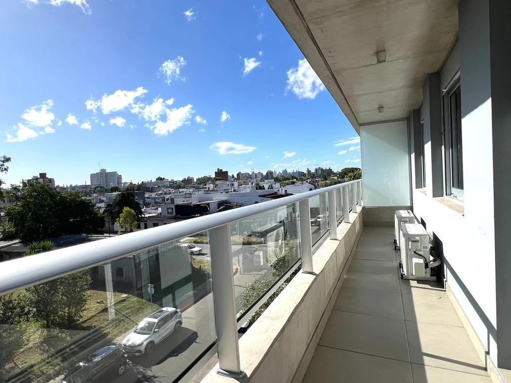 Venta Apartamento 2 Dormitorios y Garaje Amoblado en Buceo