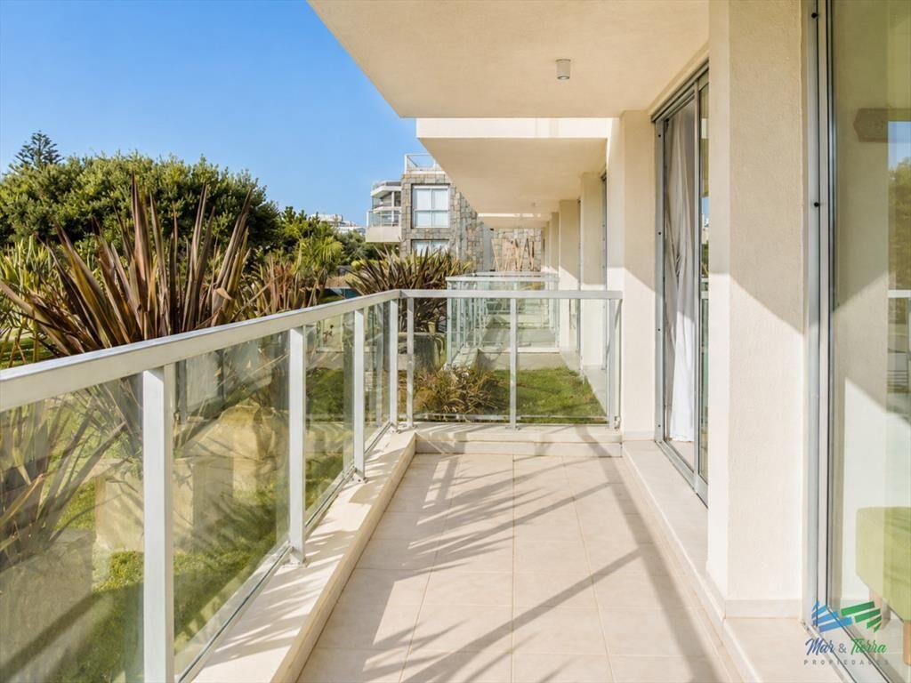 En venta Apartamento de 3 Dormitorios en Primera Linea Play
