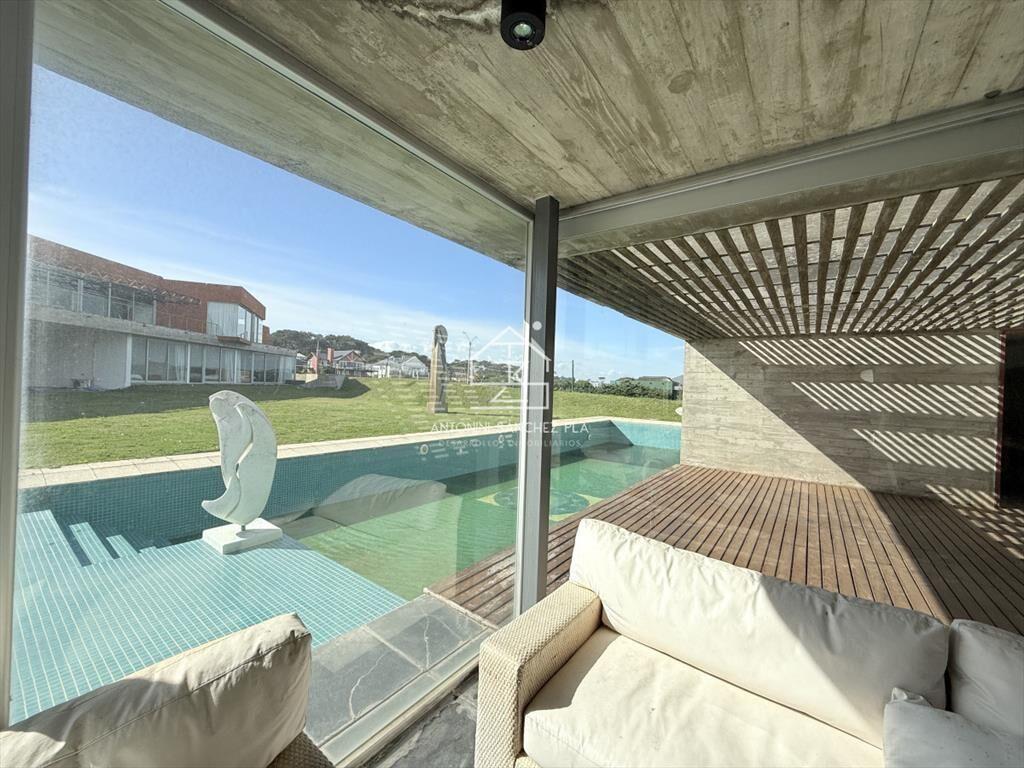 Venta importante casa en la barra