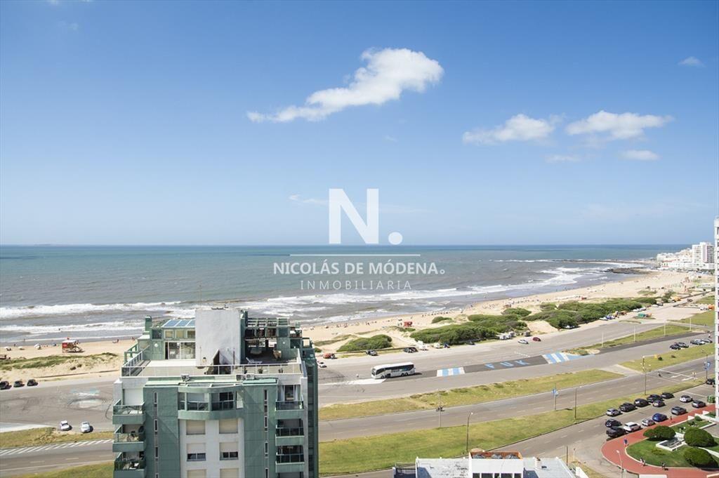 Torre moderna a pasos del mar, dpto de 2 piso