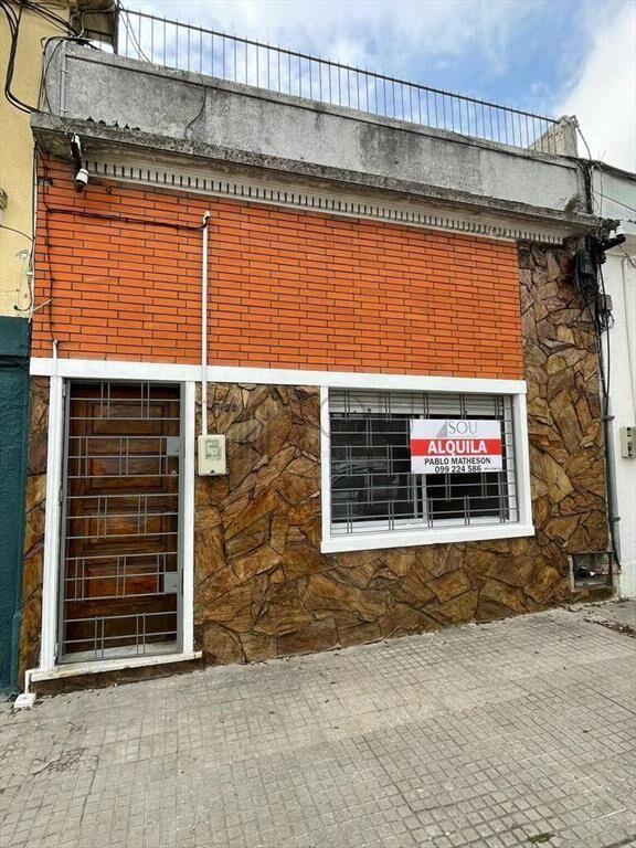 Casa de 3 dormitorios con azotea y parrillero en Pérez Cast