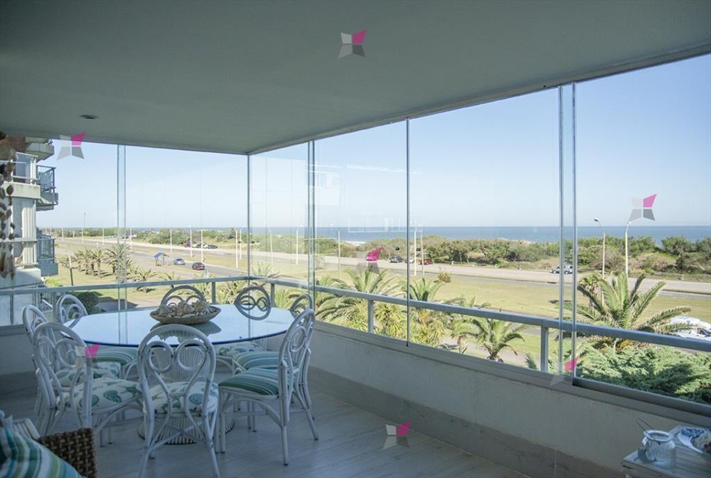 VENTA DE APARTAMENTO DE 3 DORMITORIOS FRENTE AL MAR EN BRAV