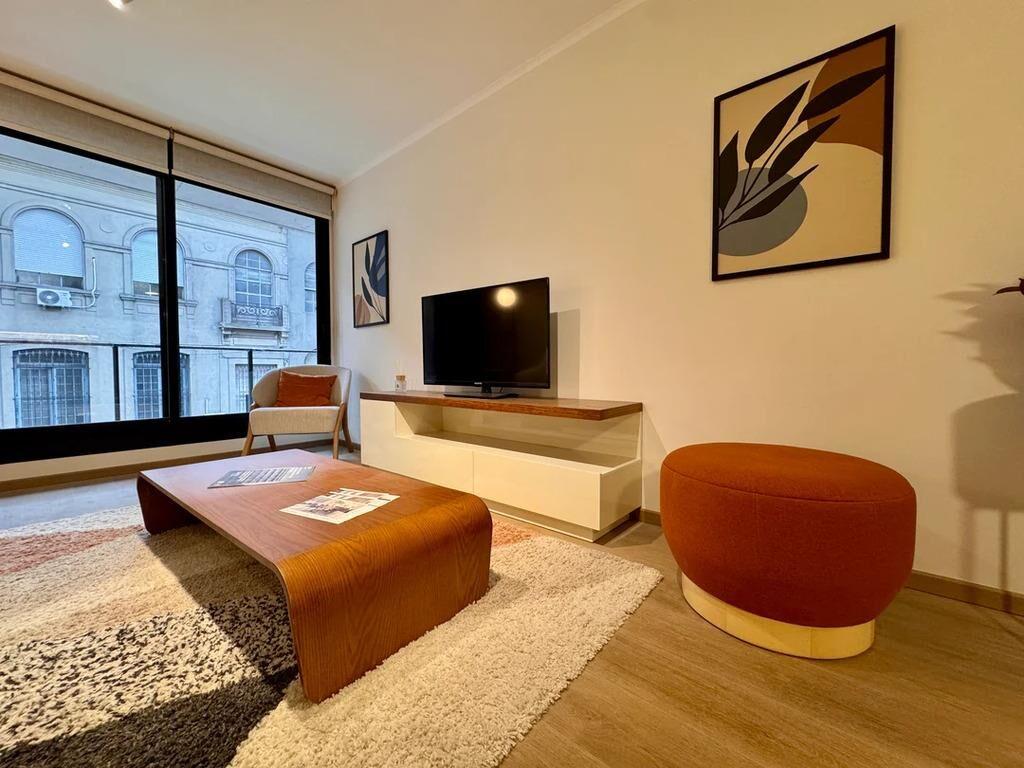 Venta de apartamento de 1 dormitorio al frente en CN 1722, C