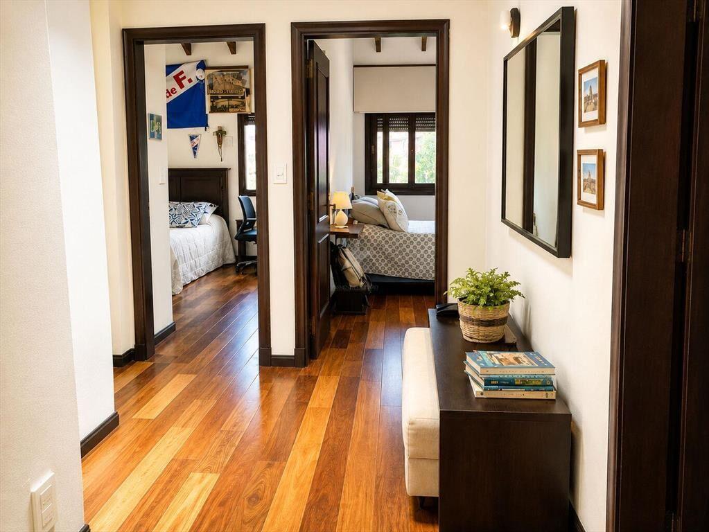 VENTA CASA 4 DORMITORIOS Y SERVICIO COUNTRY JARDINES DE CAR
