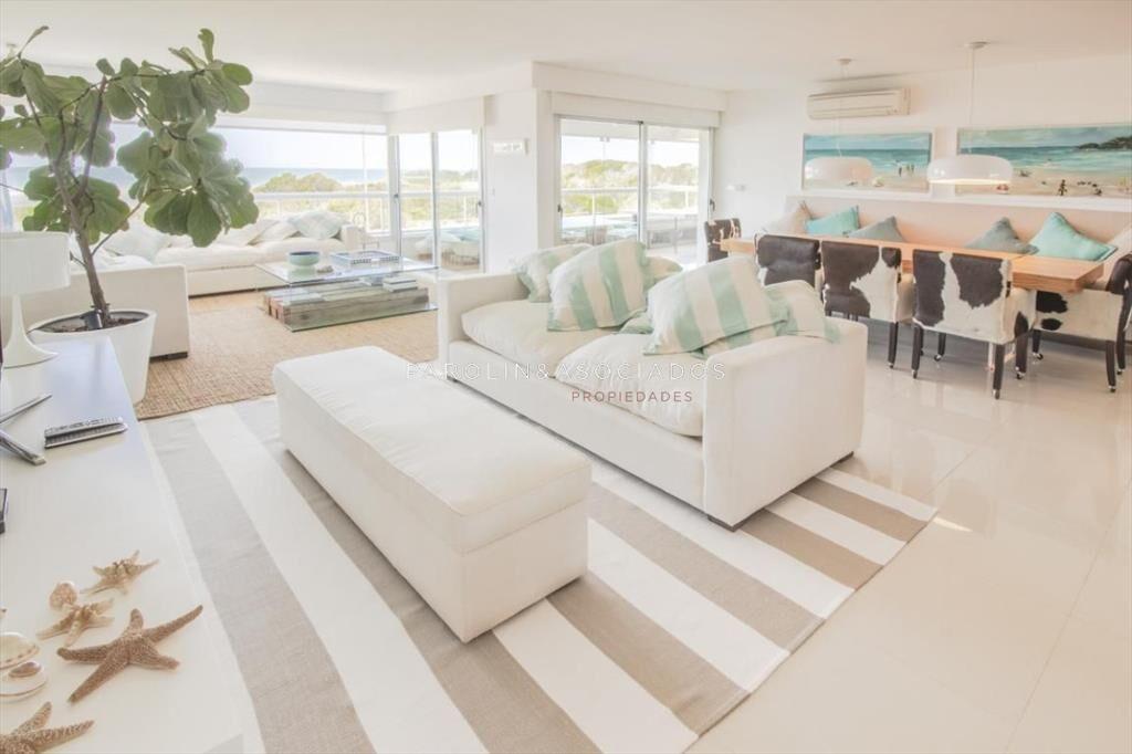 Excelente apartamento en venta en edificio Punta