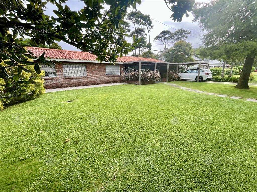 Venta casa 3 dormitorios. Pinares, playa mansa
