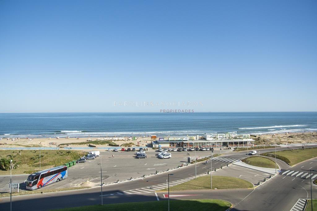 Apartamento de 3 dormitorios en venta frente al I
