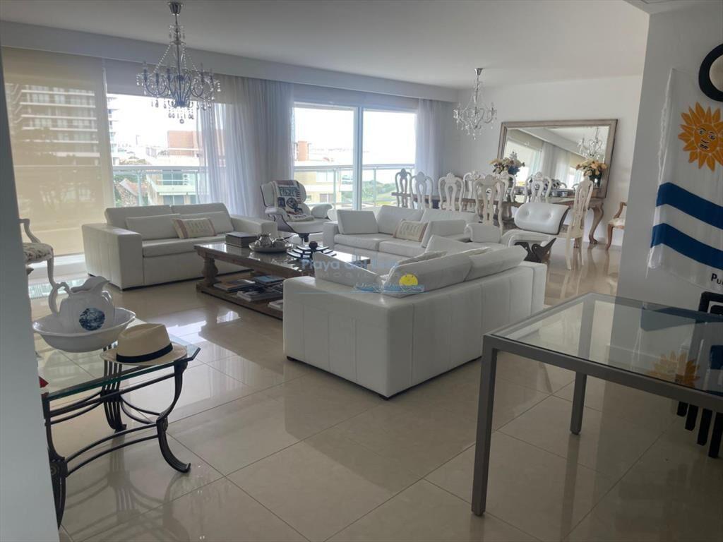 Apartamento en Venta de 3 dormitorios en Punta ,