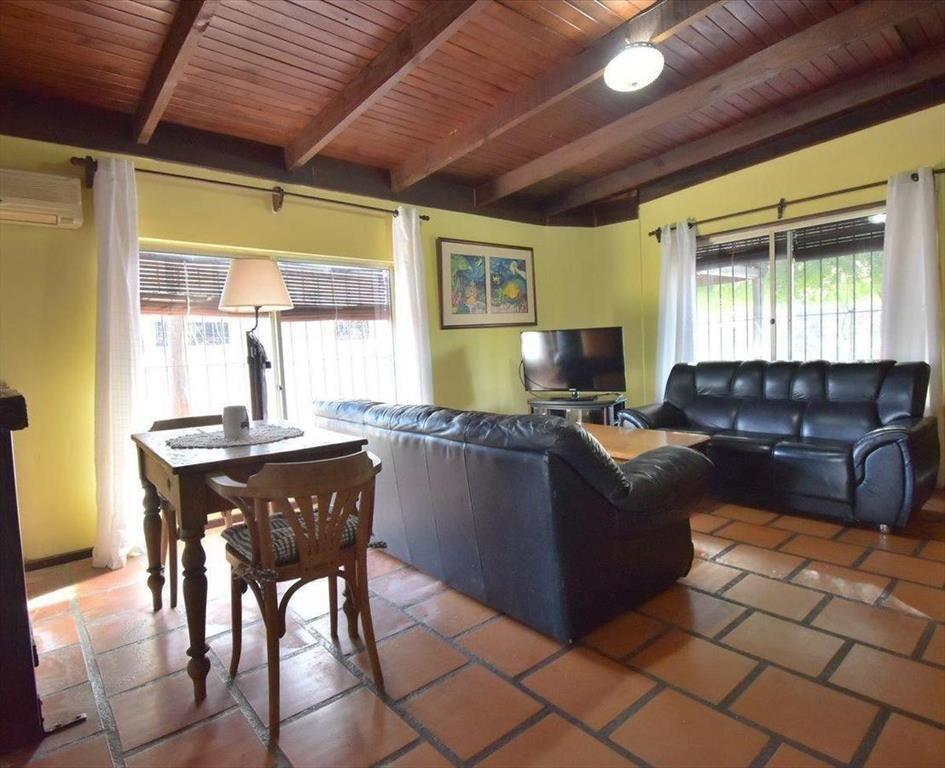 CASA CON APARTAMENTO Y PISCINA EN VENTA EN COLONIA