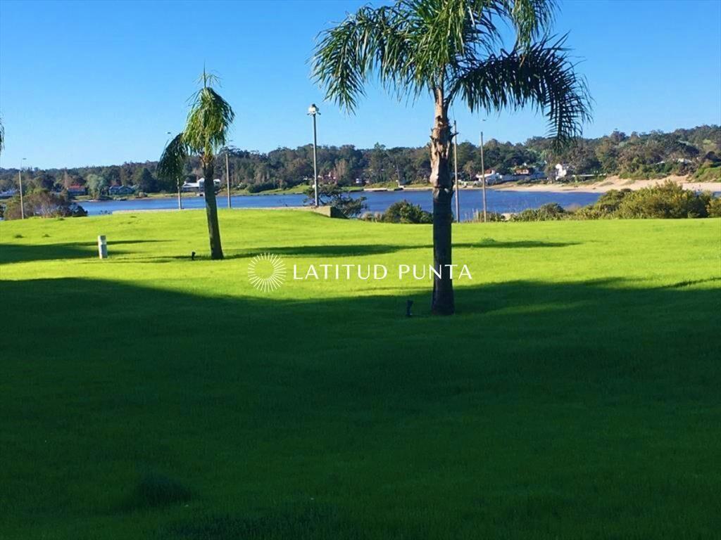 Extenso departamento en Rincón del Indio
