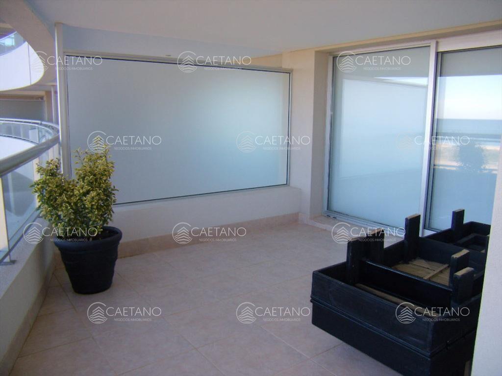 Apartamento en Brava, 3 dormitorios *
