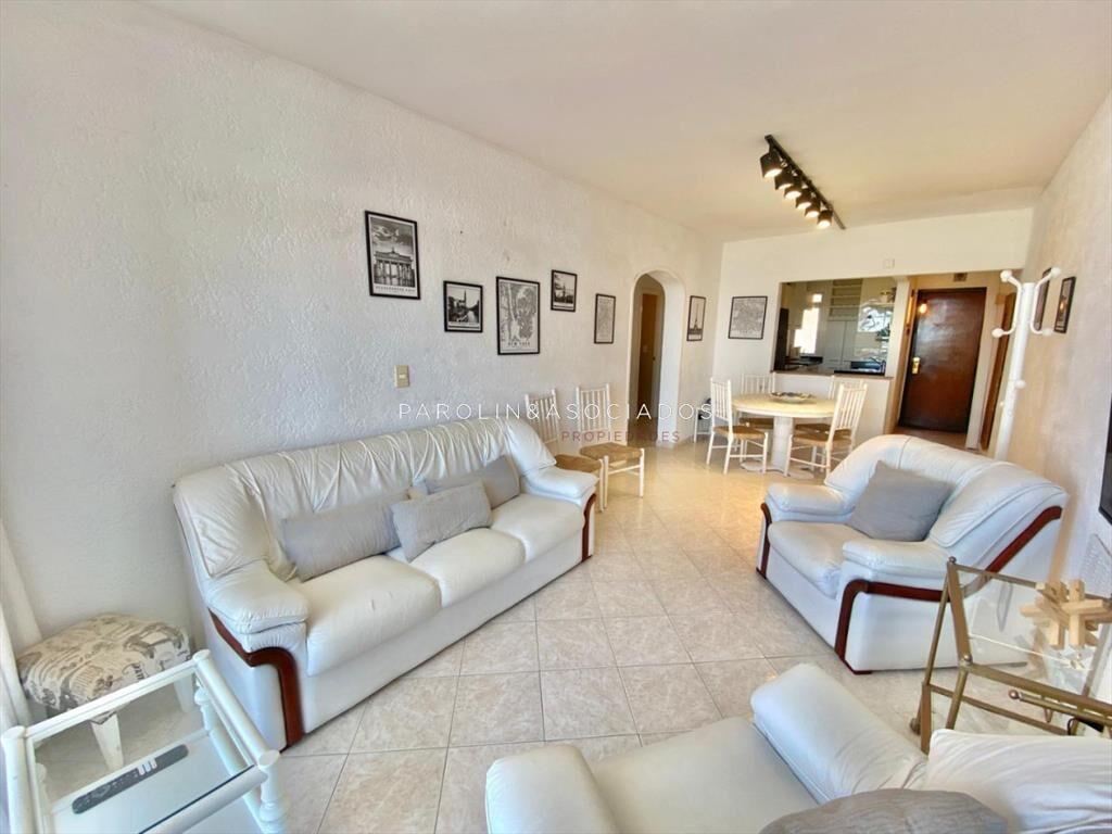 Apartamento de 2 dormitorio y medio en Primera de