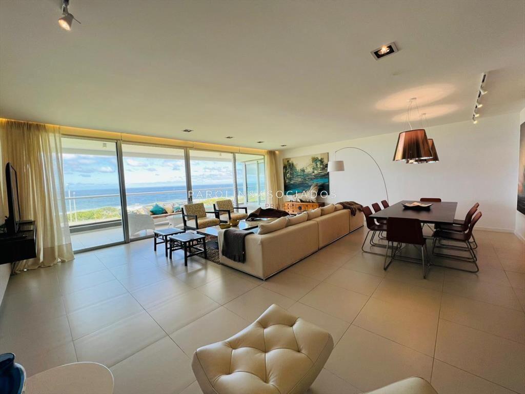 Apartamento en venta de 4 suites en Tiburón del
