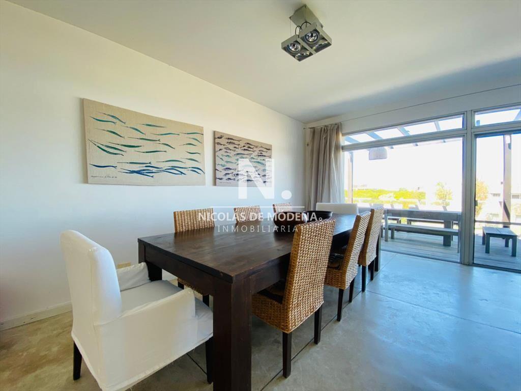 Casa en Venta 3 Suites y Dependencia en Barrio Privado Mana