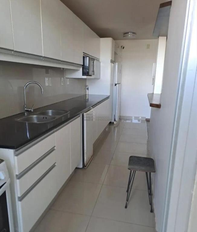 Se vende apartamento de dos dormitorios, dos baños y garage