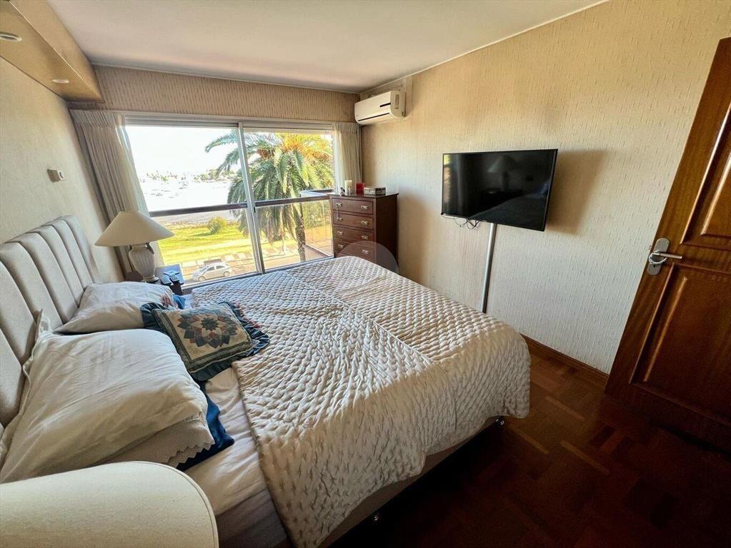 Venta Apartamento frente Puerto del Buceo Vista al Mar; 3 D