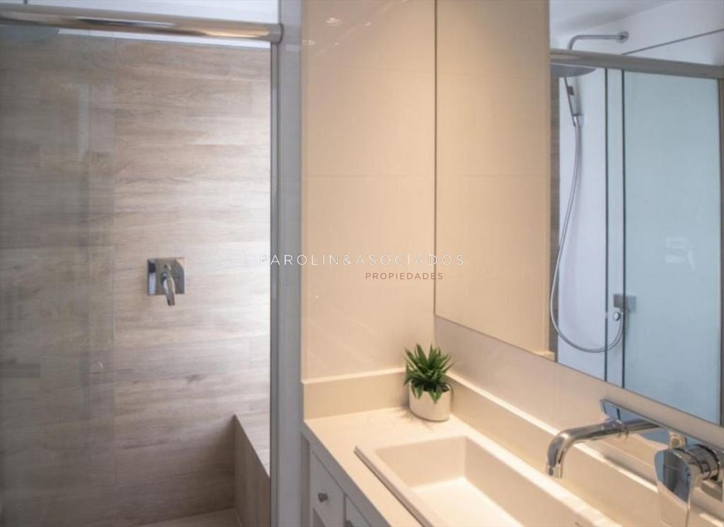 Apartamento de 4 dormitorios en Esturión Punta