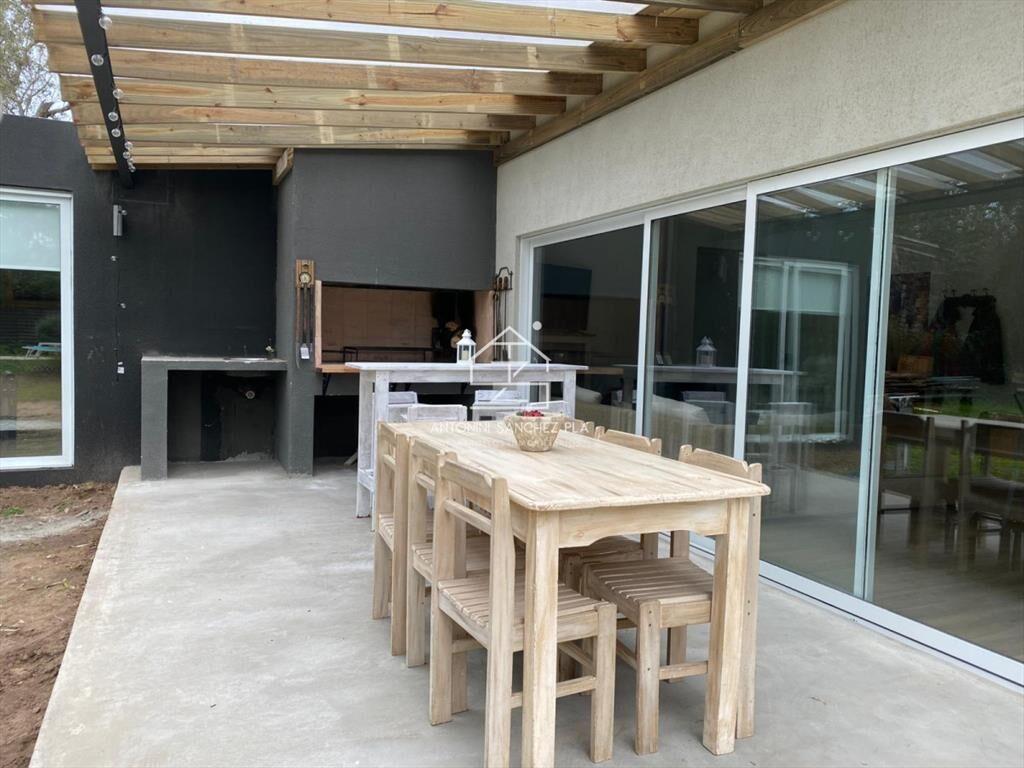 Alquiler casa a 120 metros del mar en Balneario