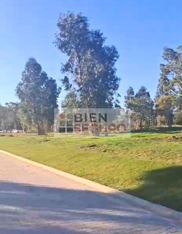 Terreno de 1060 m2 en venta en barrio privado de Punta del