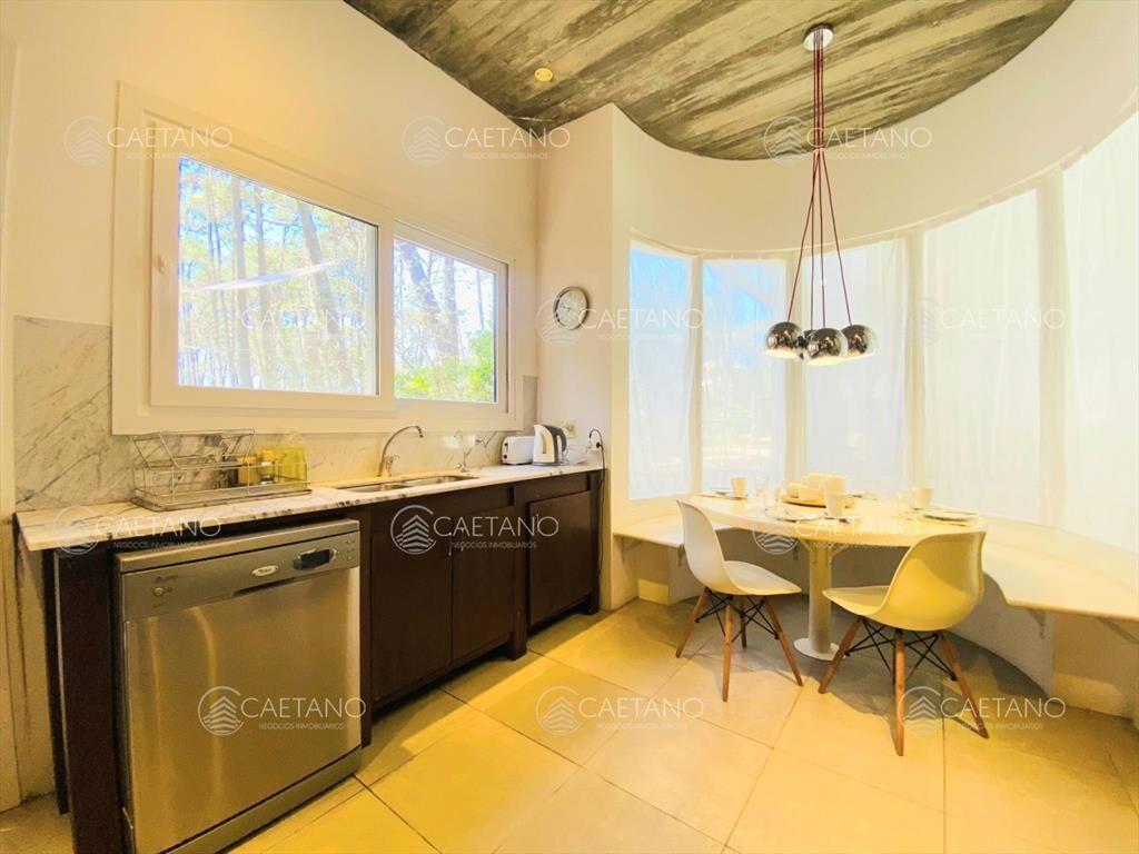 Casa en Alquiler Laguna Blanca Siete Dormitorios + Dependen