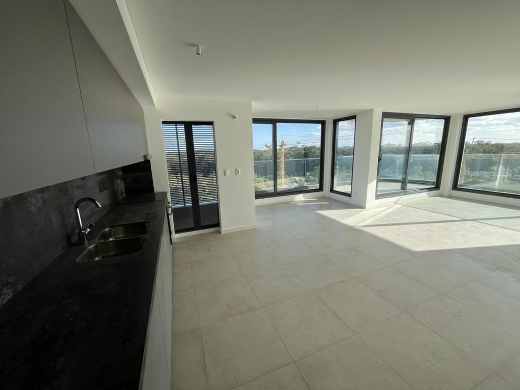 Venta Penthouse Exclusivo en Carrasco Boating – Lujo y Vist