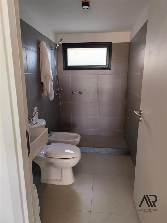 Apartamento De 2 Dormitorios y Cómodo Patio En Aguada. E...