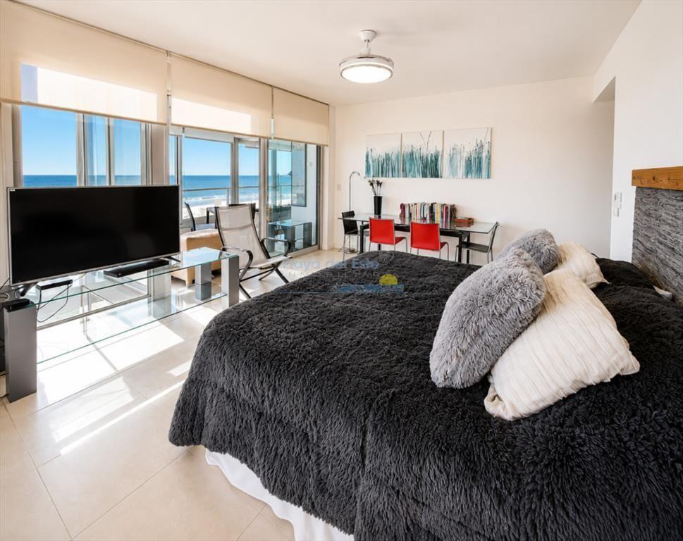 Venta y alquiler de departamento esquinero de 3