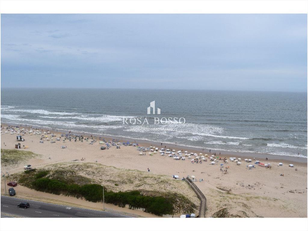 Apartamento en Brava, 3 dormitorios *