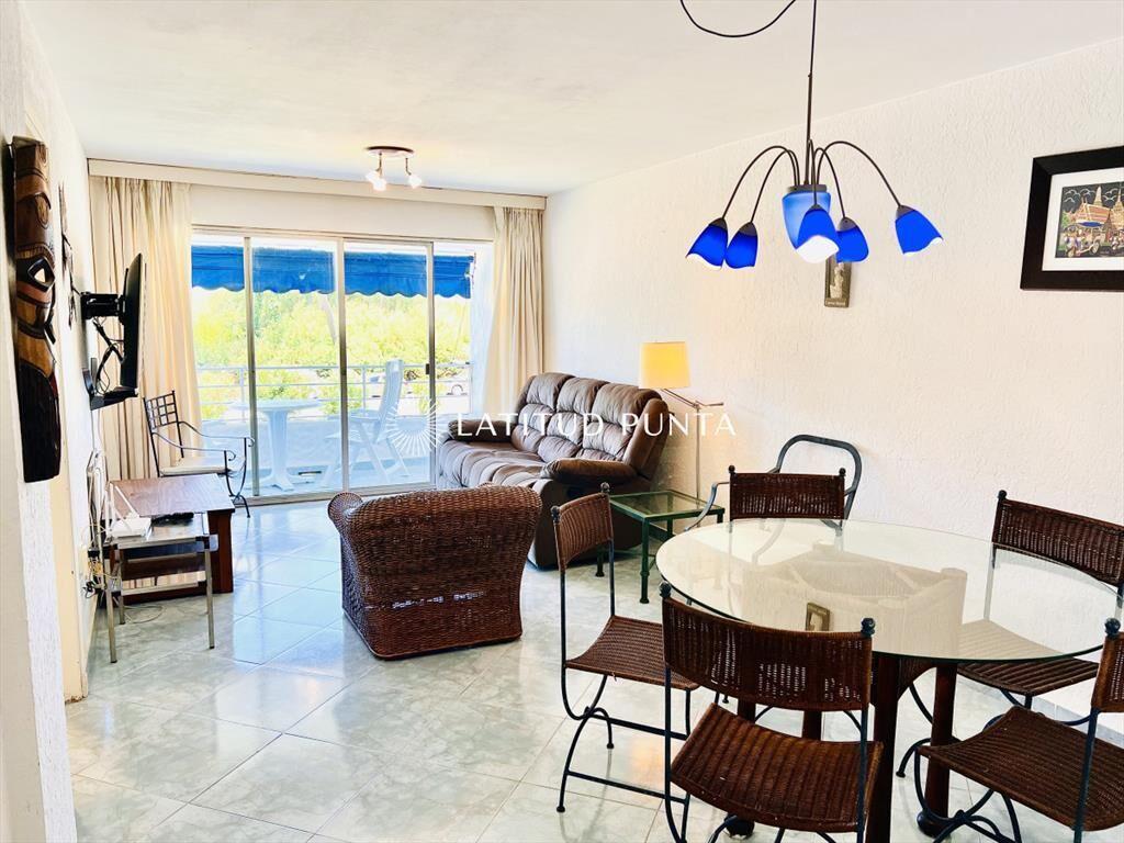 Apartamento 2 dormitorios mas dependencia. Mansa