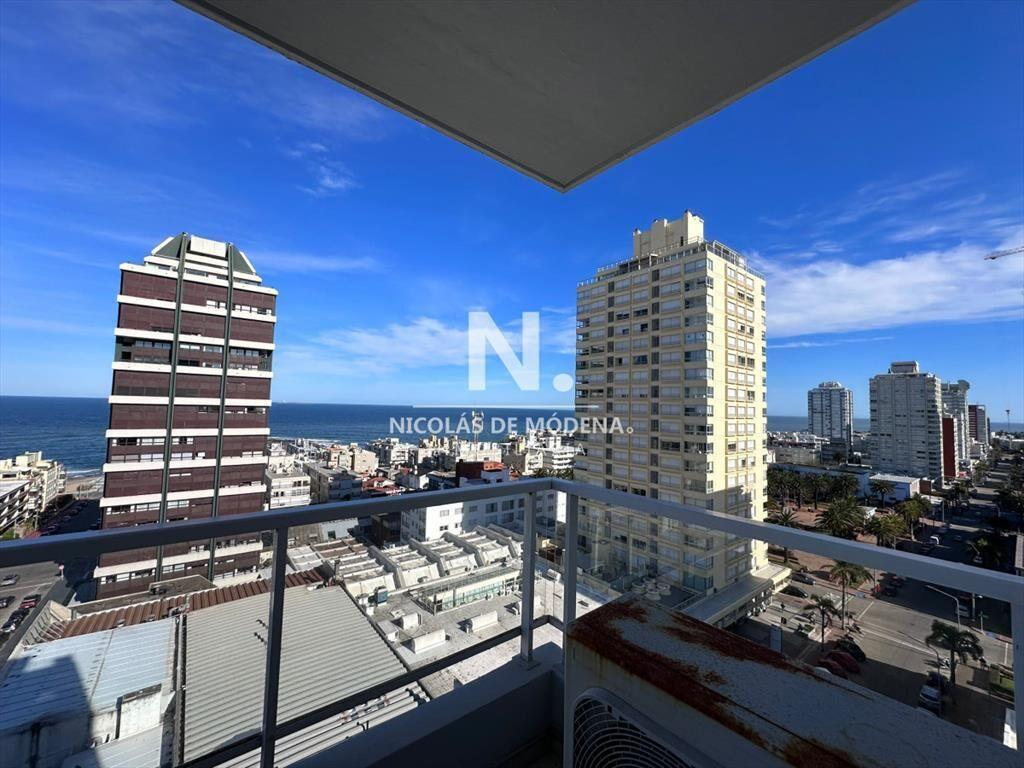 En venta apartamento de 2 dormitorios en Punta al