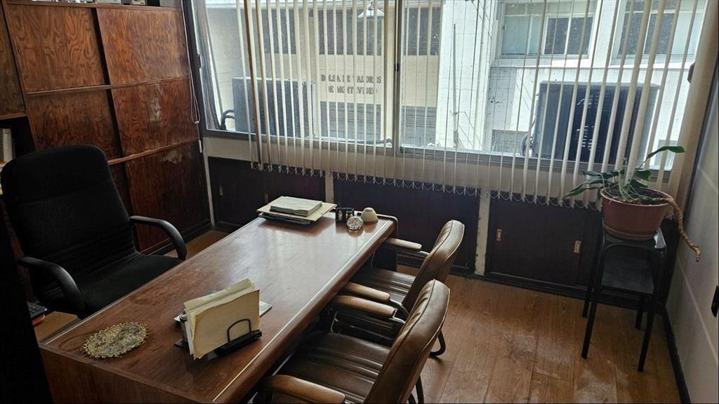 VENTA Oficina Ciudad Vieja 2 Baños