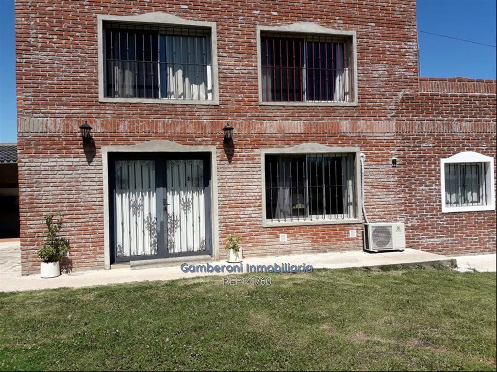 Terreno de 7 hectáreas con tres casas y otras mejoras.